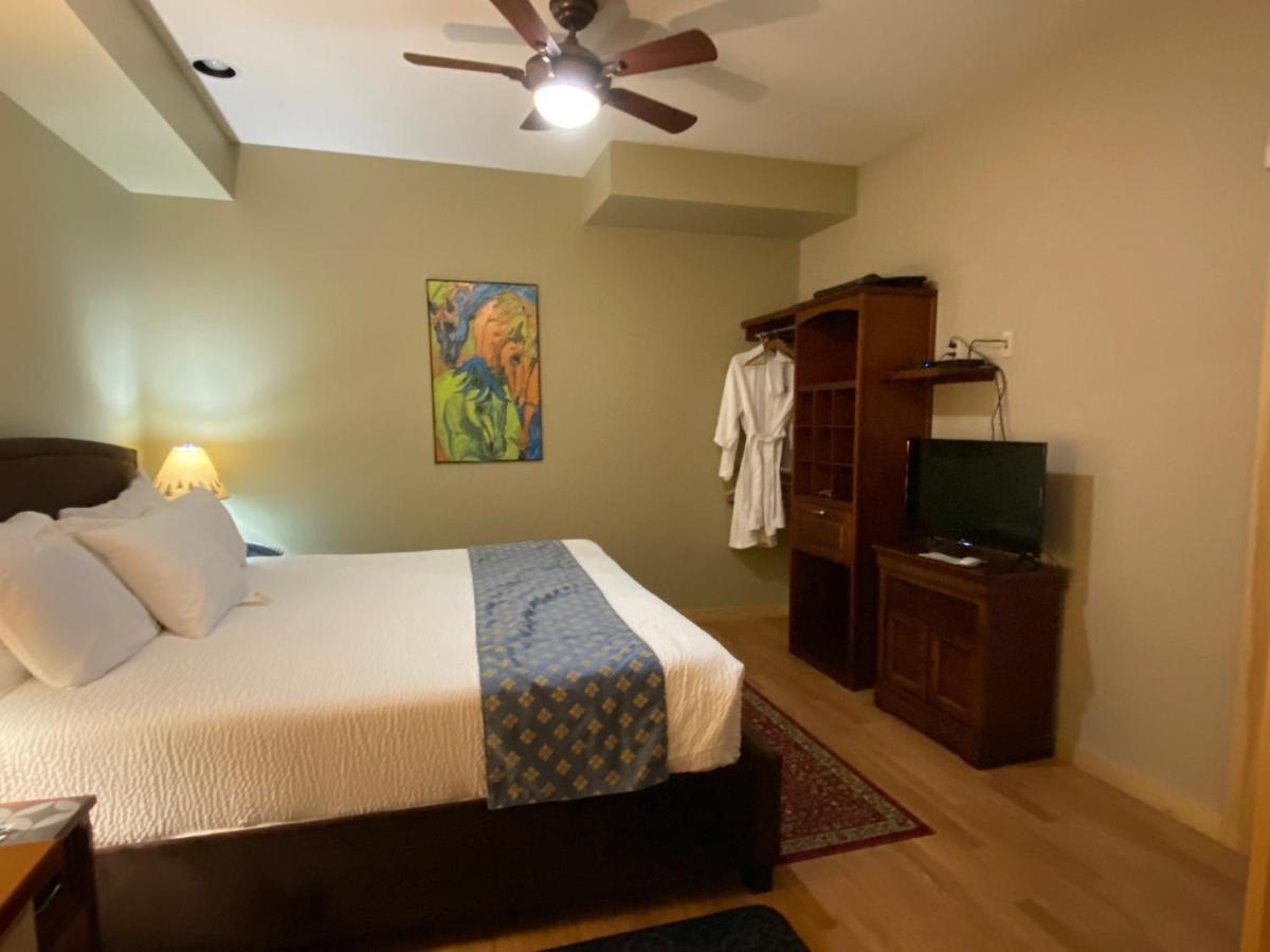 River Hotel 3*