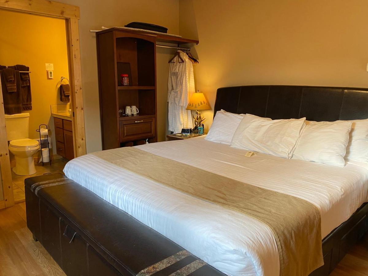 River Hotel 3*
