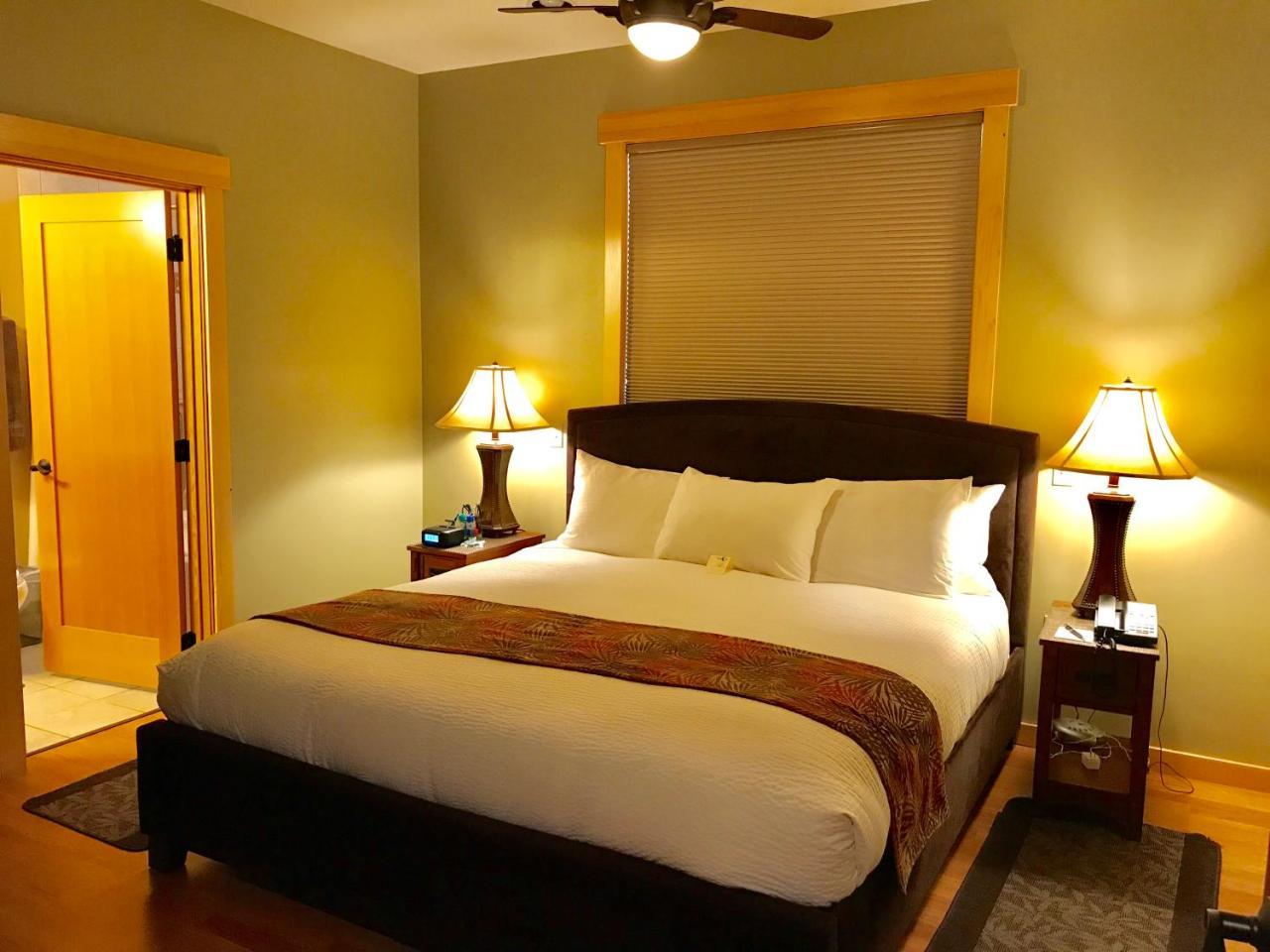 Hotel River 3*